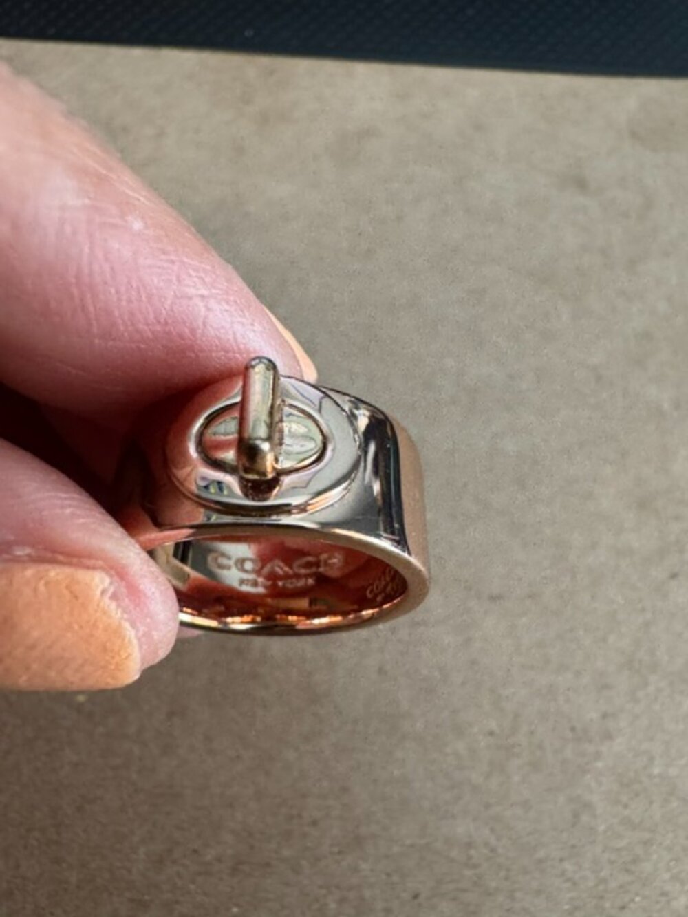 COACH TURN LOCK RING - ROSE GOLD